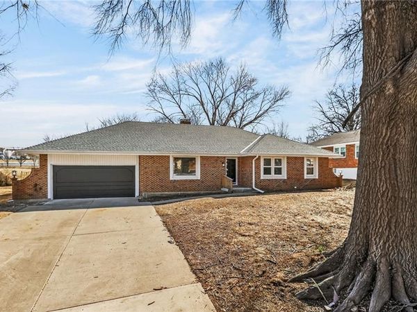 10437 Grand Avenue, Kansas City, MO 64114