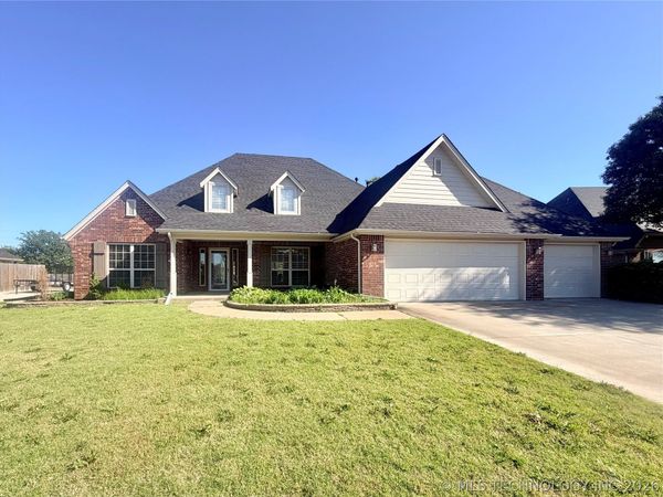 5817 Woodland Road, Bartlesville, OK 74006