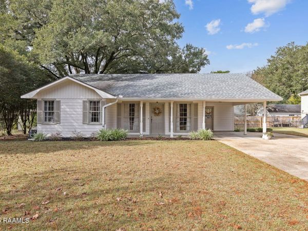 1918 Edwards Street , Opelousas, LA 70570