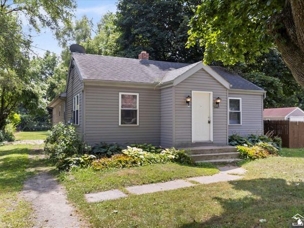 1027 S Park Drive, Temperance, MI 48182