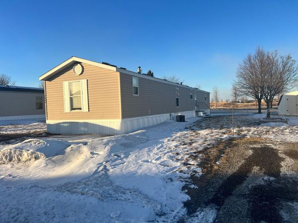 2004 Round Table Road, North Mankato, MN 56003