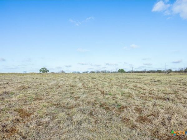 2085 E HWY 237 , Round Top, TX 78954