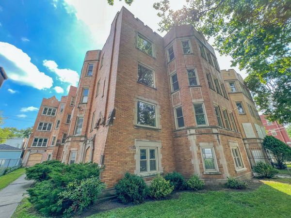 7951 S Muskegon Avenue, Chicago, IL 60617
