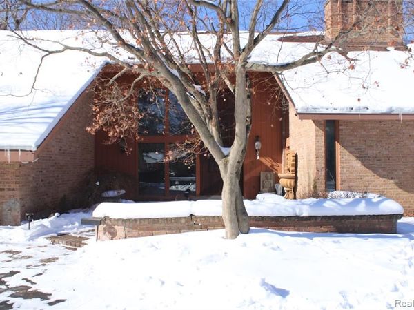 23800 Riverview Drive, Southfield, MI 48034