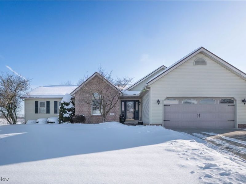 789 Meadow View Drive NW, Canal Fulton, OH 44614 Photo 1