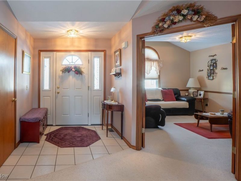 789 Meadow View Drive NW, Canal Fulton, OH 44614 Photo 3