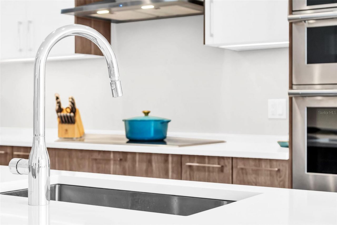 301 1st Street S, Unit 1404, Saint Petersburg, FL 33701 Photo