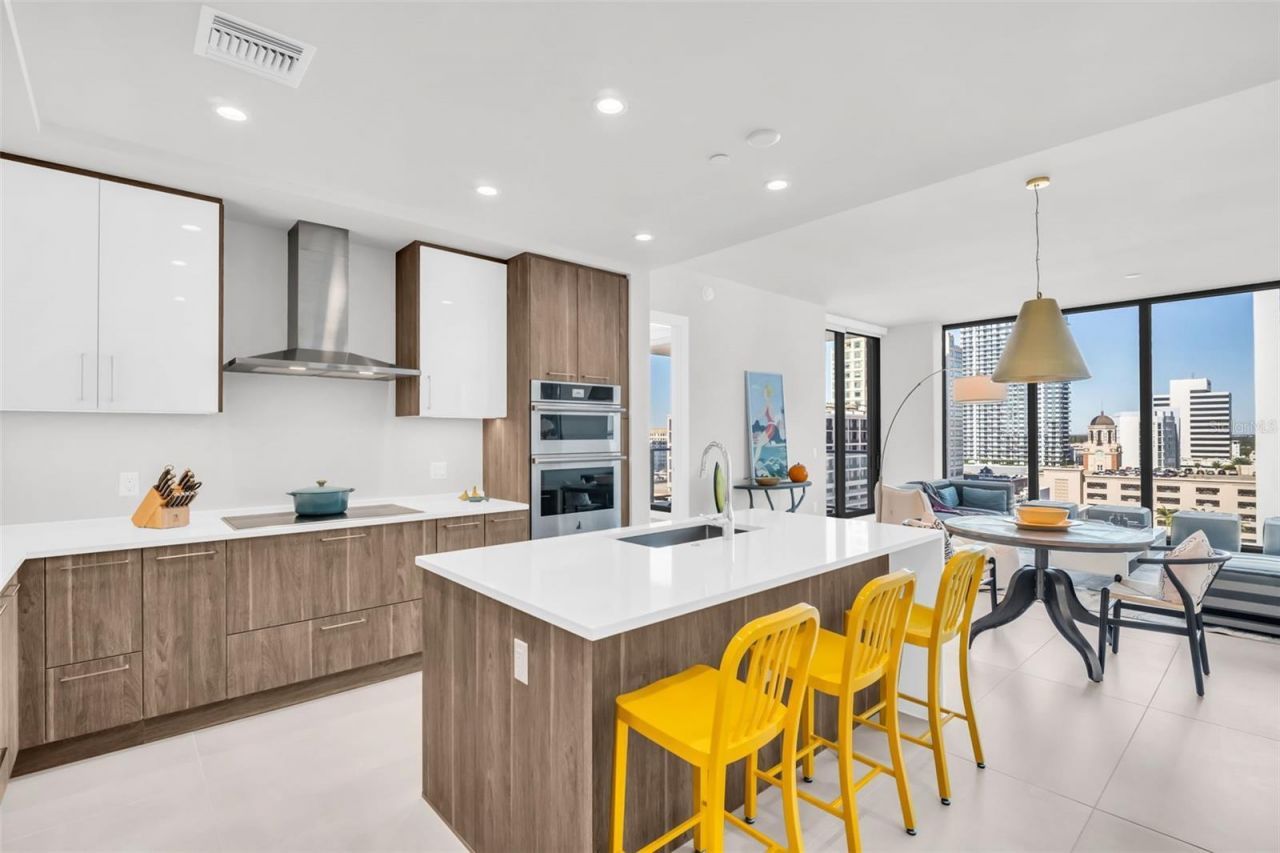 301 1st Street S, Unit 1404, Saint Petersburg, FL 33701 Photo