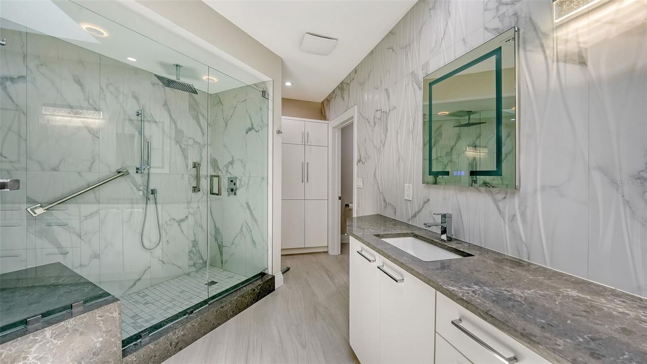 535 Sanctuary Drive, Unit C807, Longboat Key, FL 34228 Photo