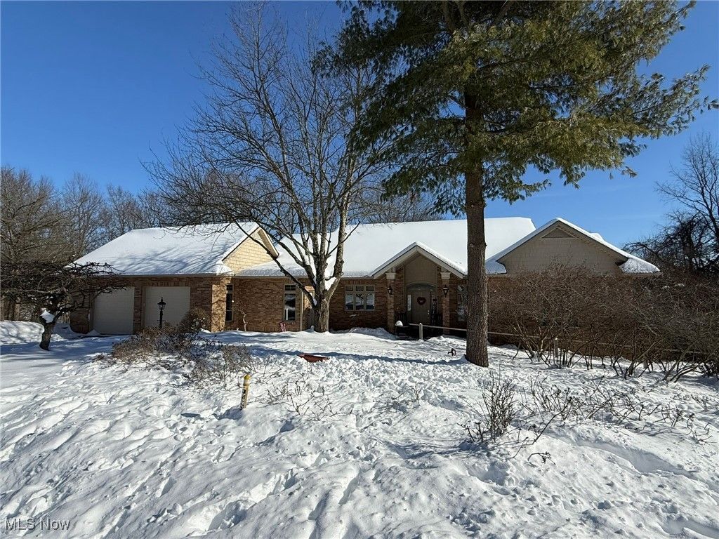 310 Hillcrest Drive Ne, New Philadelphia, OH 44663 Main Photo