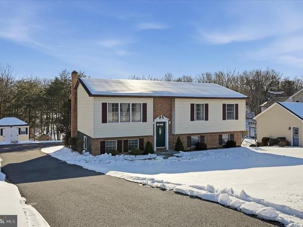 202 MASTERS DRIVE, CROSS JUNCTION, VA 22625