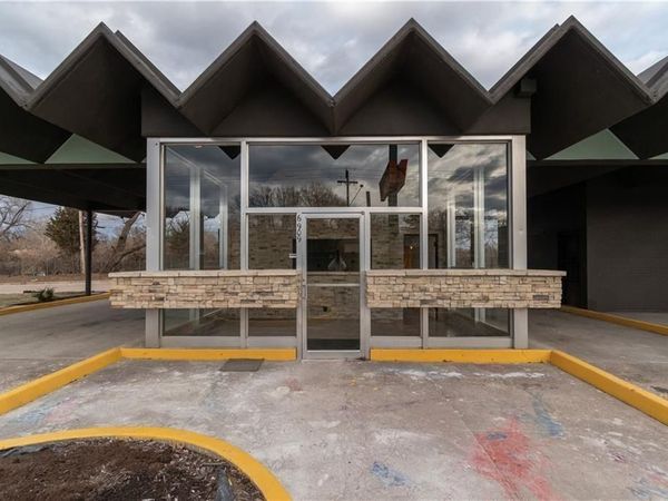 6909 Prospect Avenue, Kansas City, MO 64132