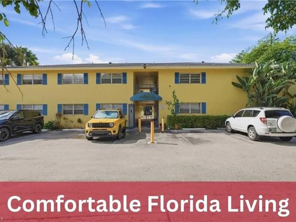 4290 Gulfstream DR, Unit 5, NAPLES, FL 34112