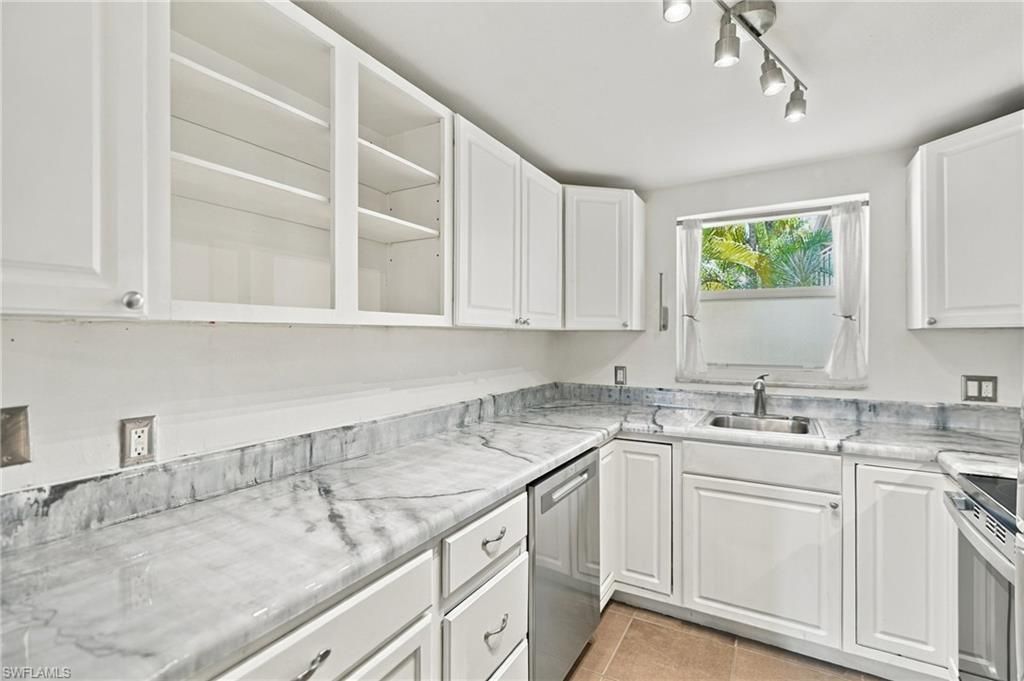 4290 Gulfstream Dr, Unit 5, Naples, FL 34112 Photo