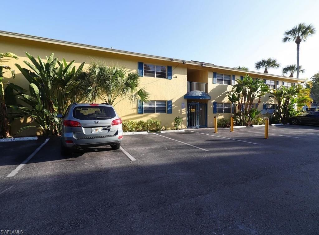4290 Gulfstream Dr, Unit 5, Naples, FL 34112 Photo