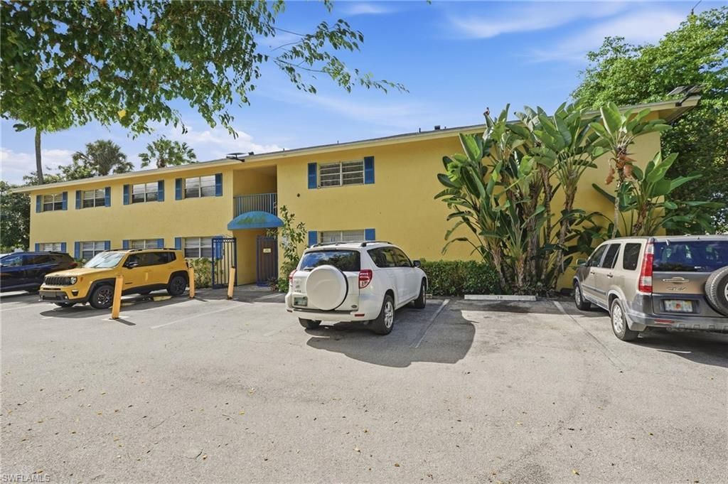 4290 Gulfstream Dr, Unit 5, Naples, FL 34112 Photo