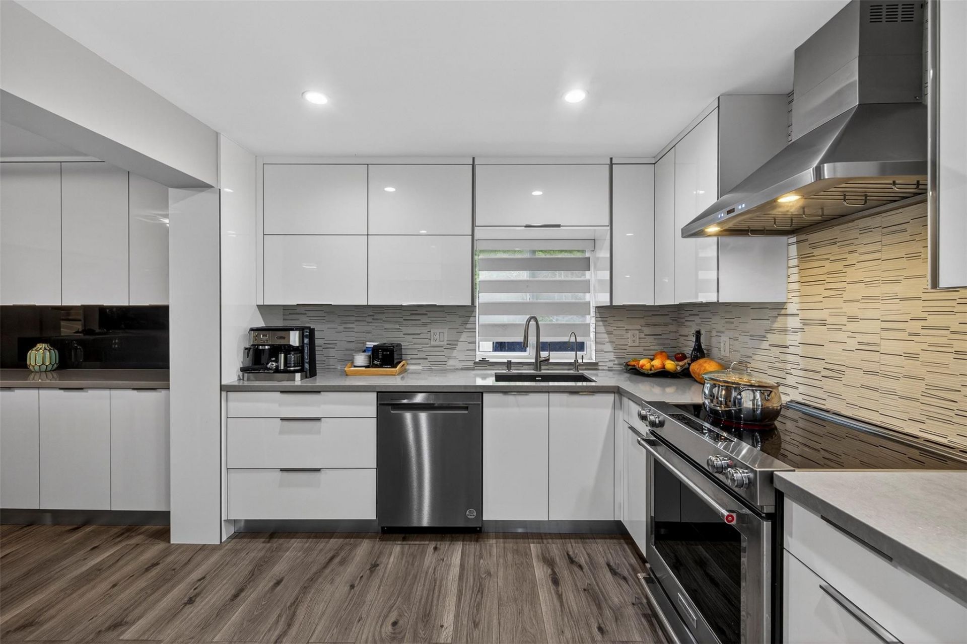 918 NE 4th Street, Hallandale Beach, FL 33009 Photo