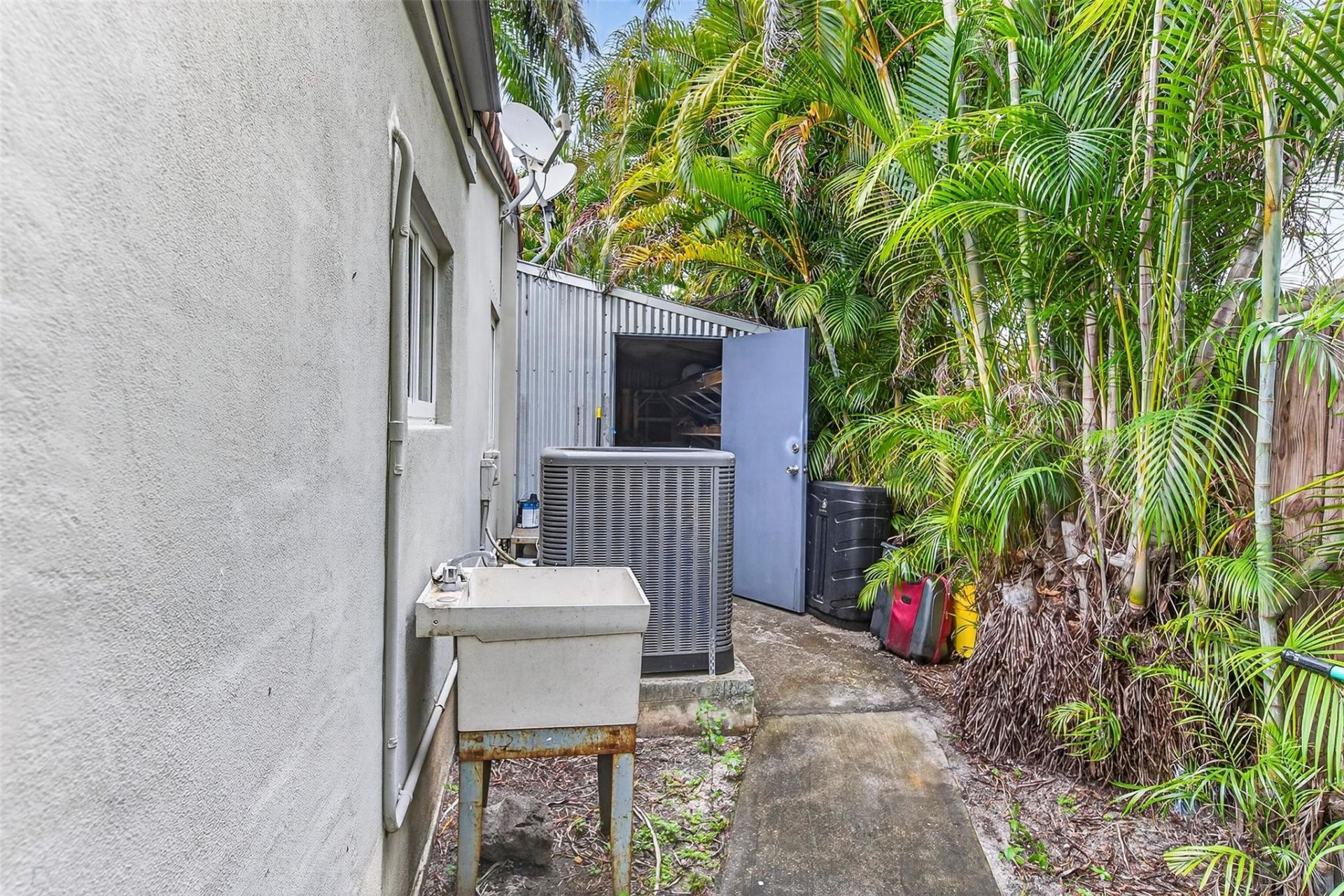 918 NE 4th Street, Hallandale Beach, FL 33009 Photo