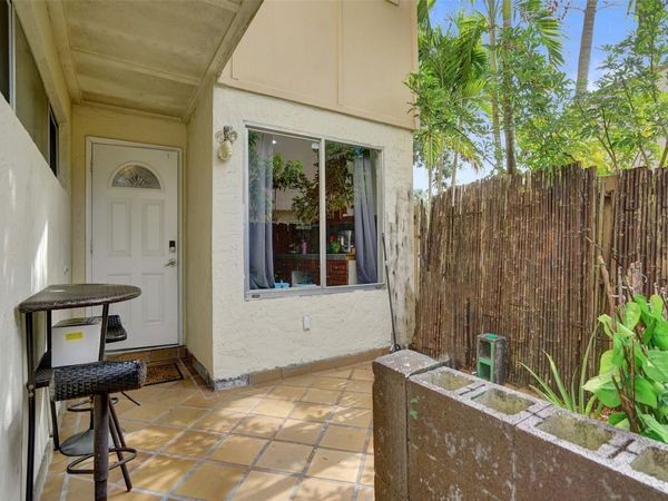 8226 NW 8th Pl, Unit 6, Fort Lauderdale, FL 33324