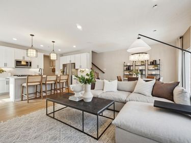 9312 Larimar Trail, Eden Prairie, MN 55347