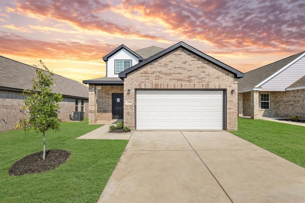 1510 Romans Road, Ennis, TX 75119 Main Photo