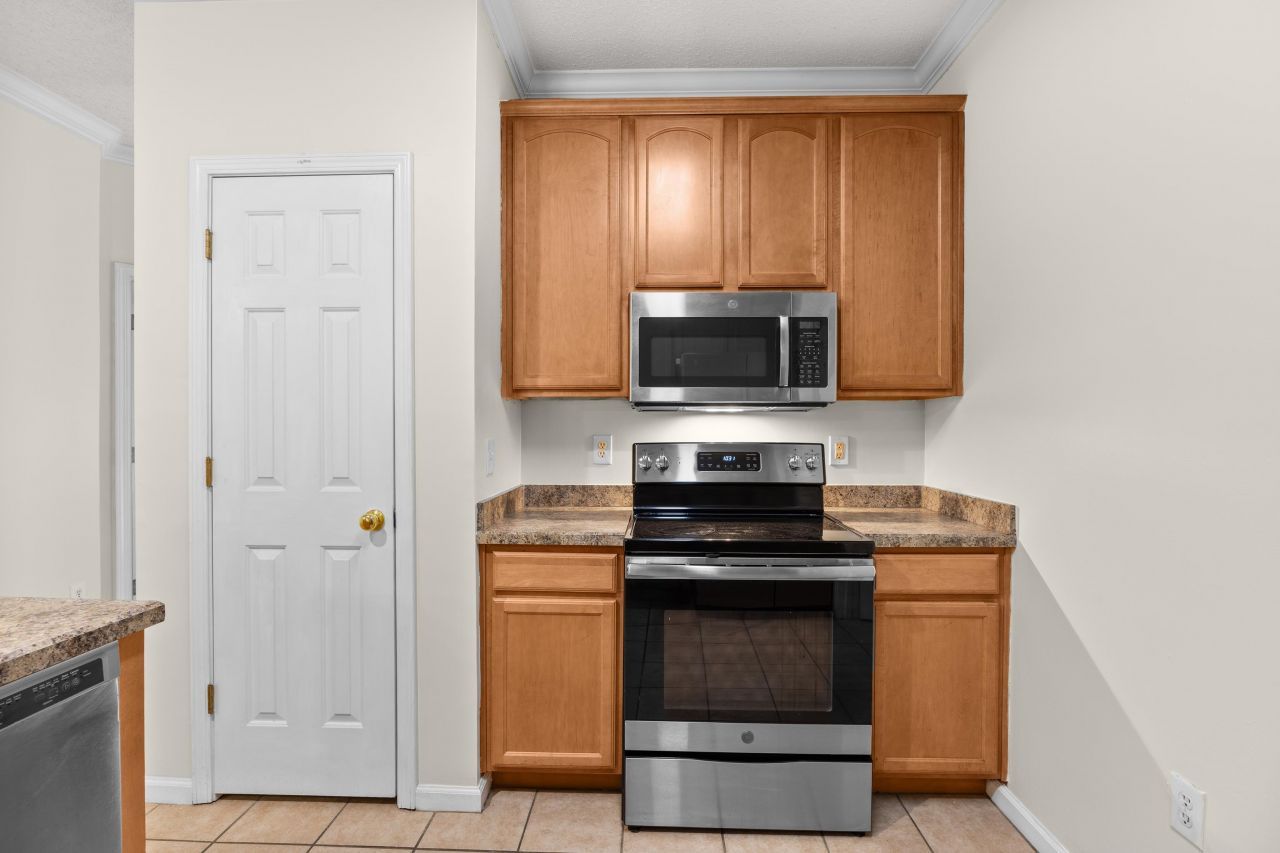 5846 Longwood Dr. Photo 11