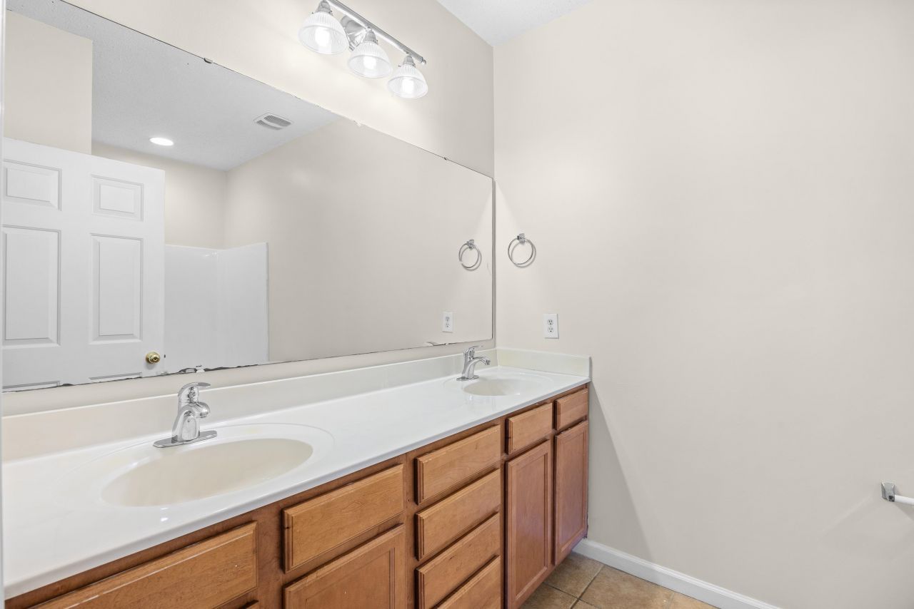 5846 Longwood Dr. Photo 19