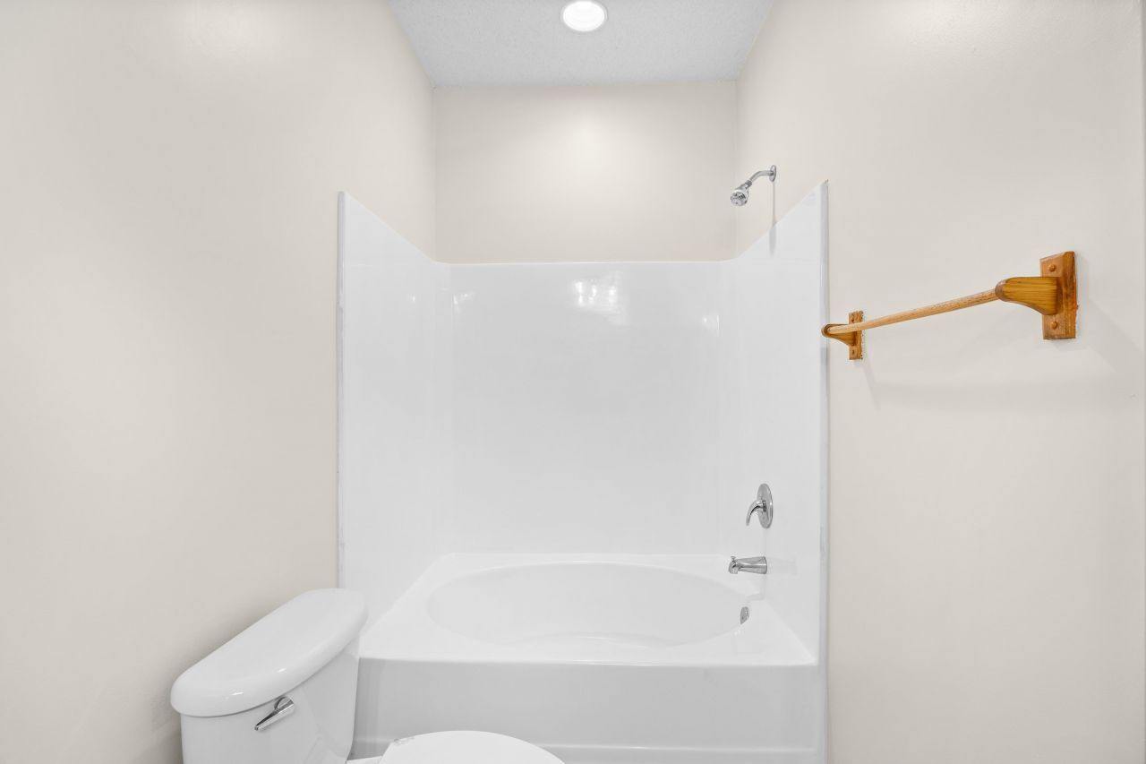 5846 Longwood Dr. Photo 20