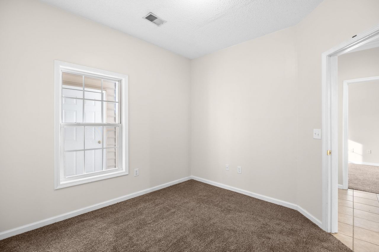 5846 Longwood Dr. Photo 8