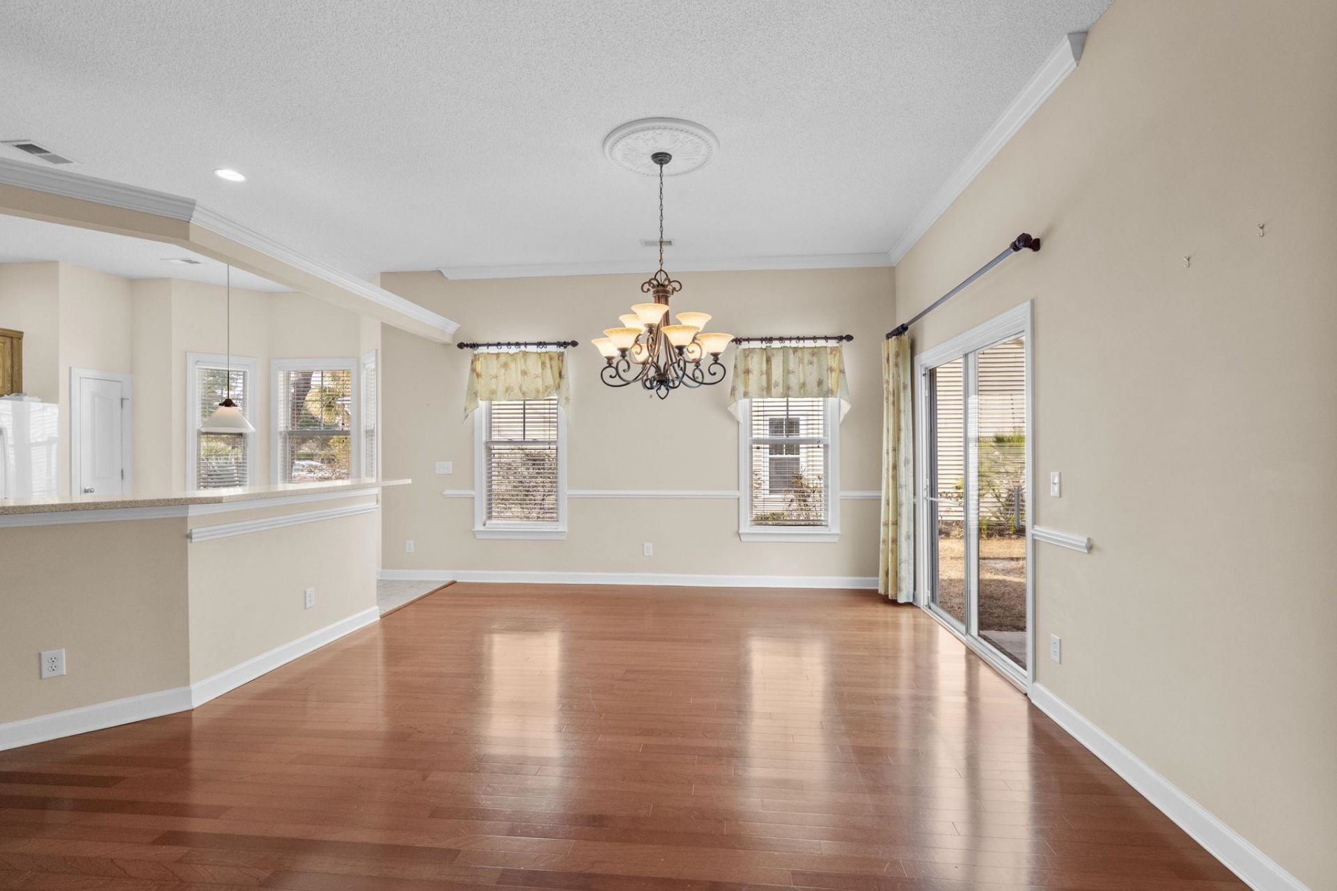 242 Barony Pl. Photo 12