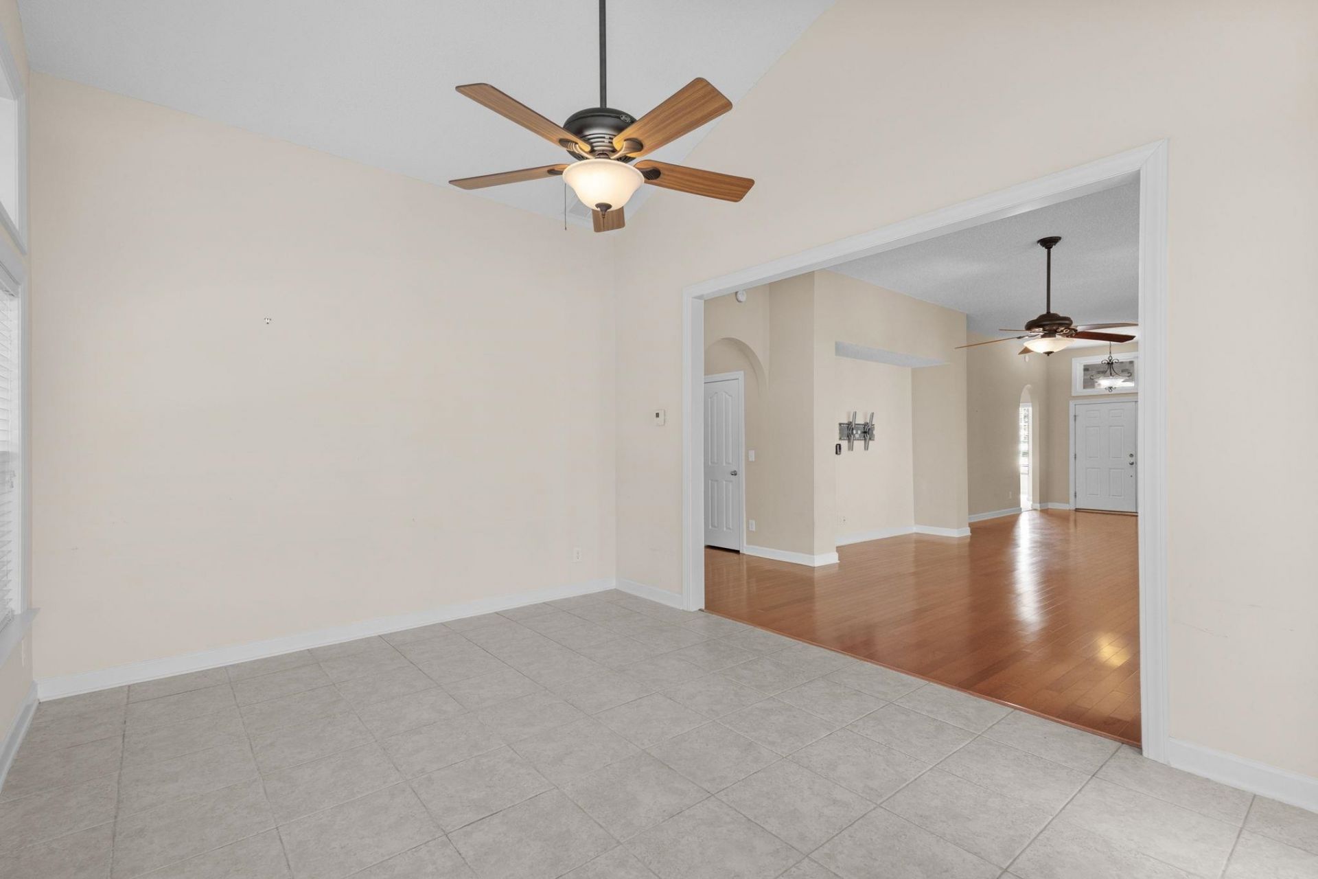 242 Barony Pl. Photo 16