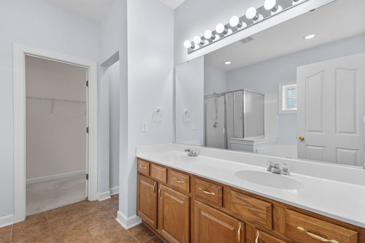 242 Barony Pl. Photo 19