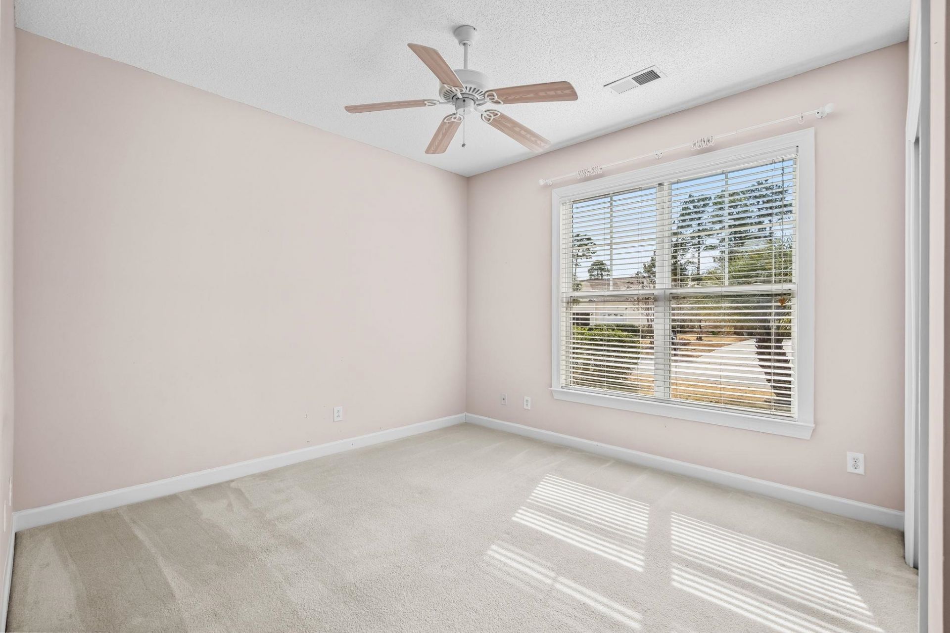 242 Barony Pl. Photo 23