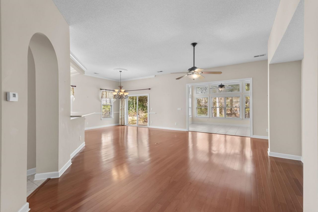 242 Barony Pl. Photo 4