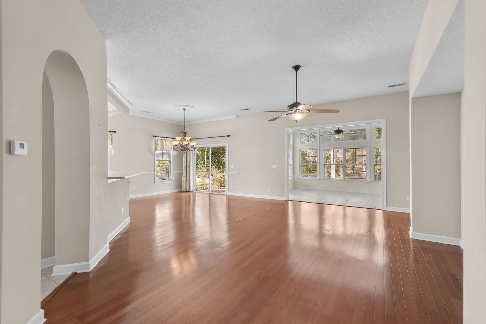 242 Barony Pl. Photo 5