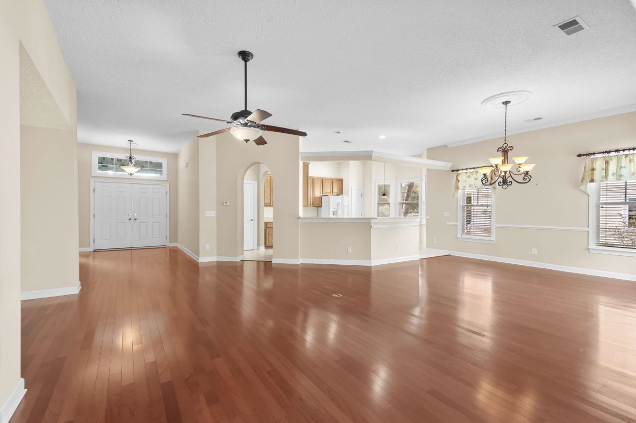 242 Barony Pl. Photo 5