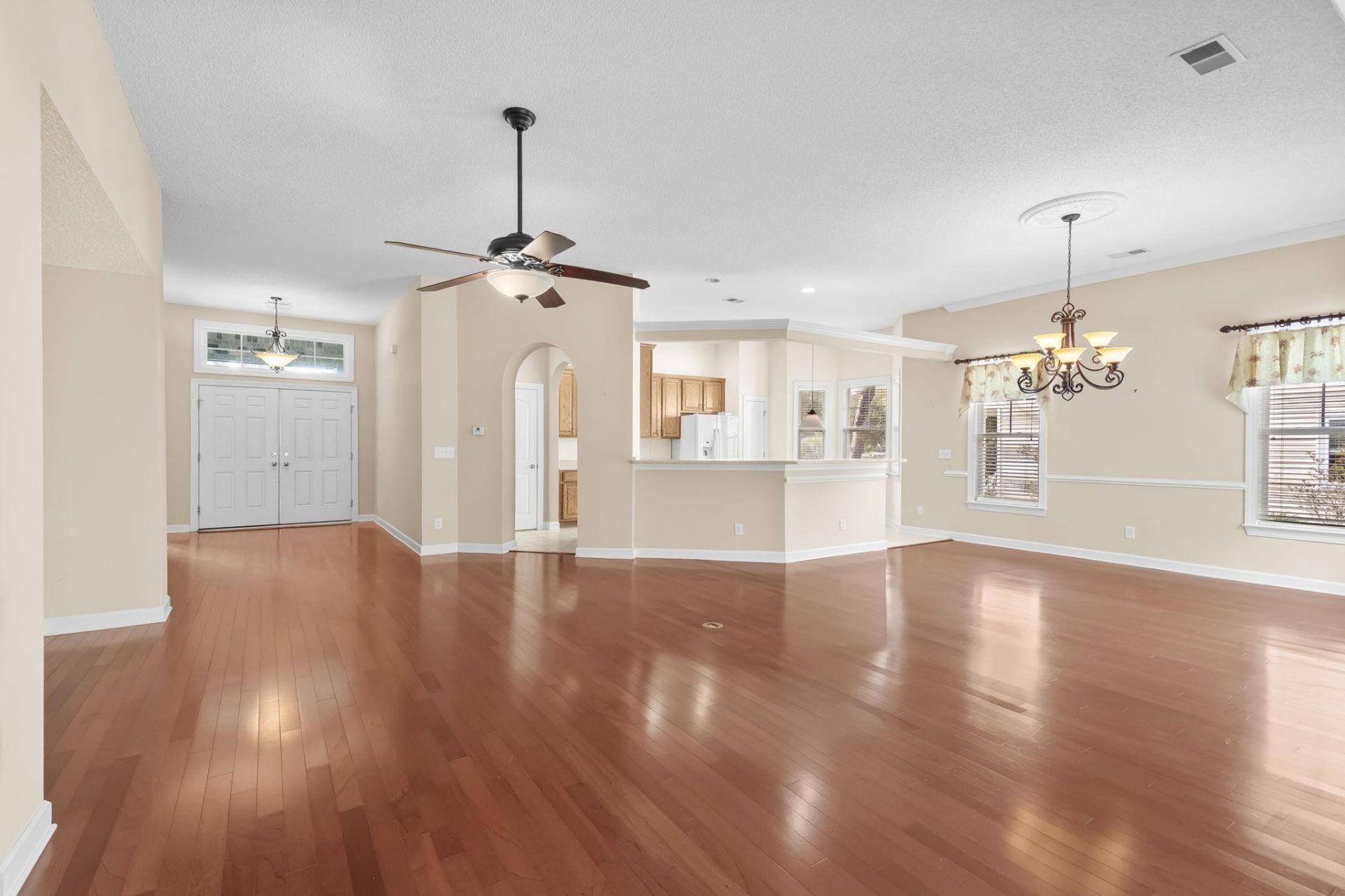 242 Barony Pl. Photo 6