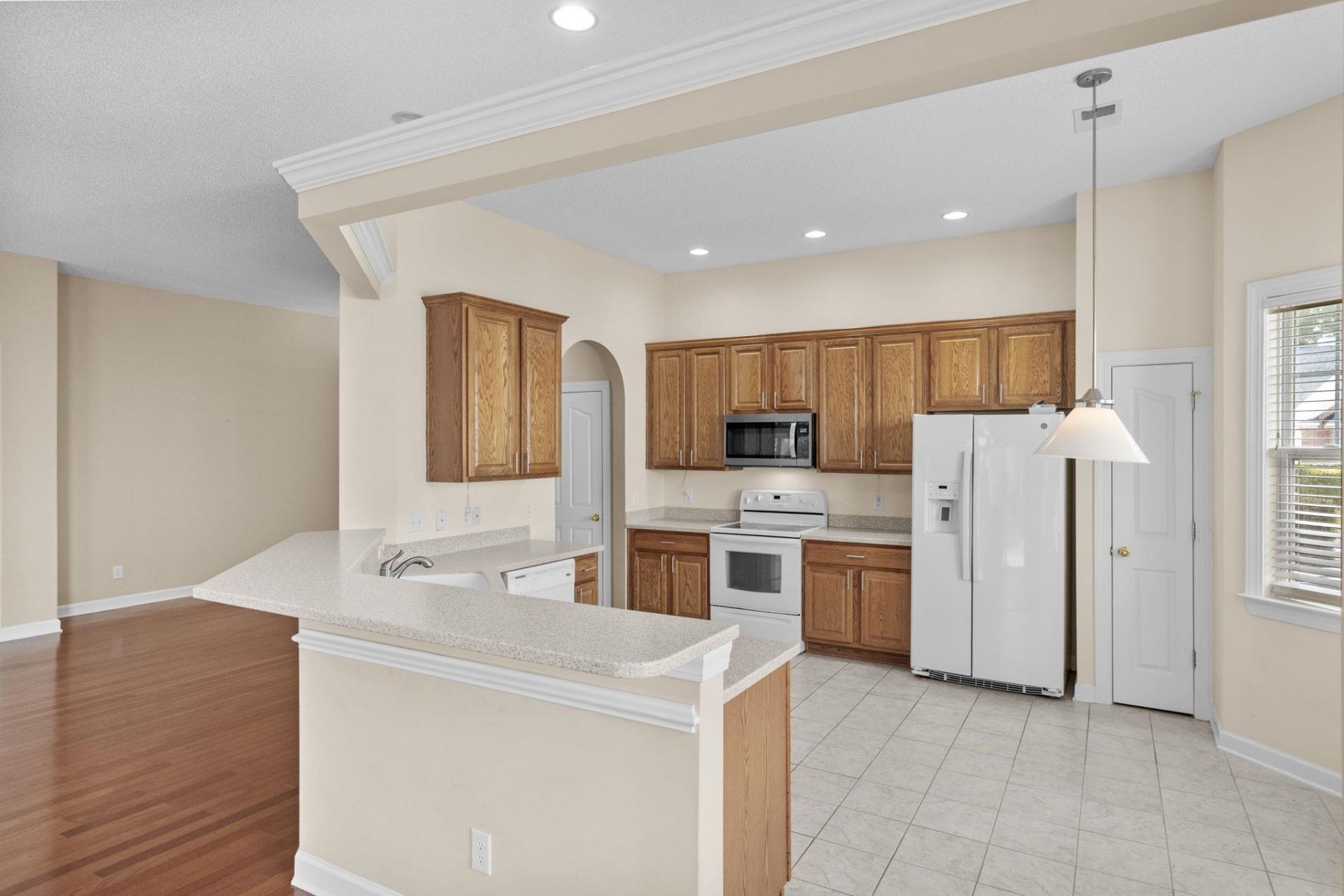 242 Barony Pl. Photo 8