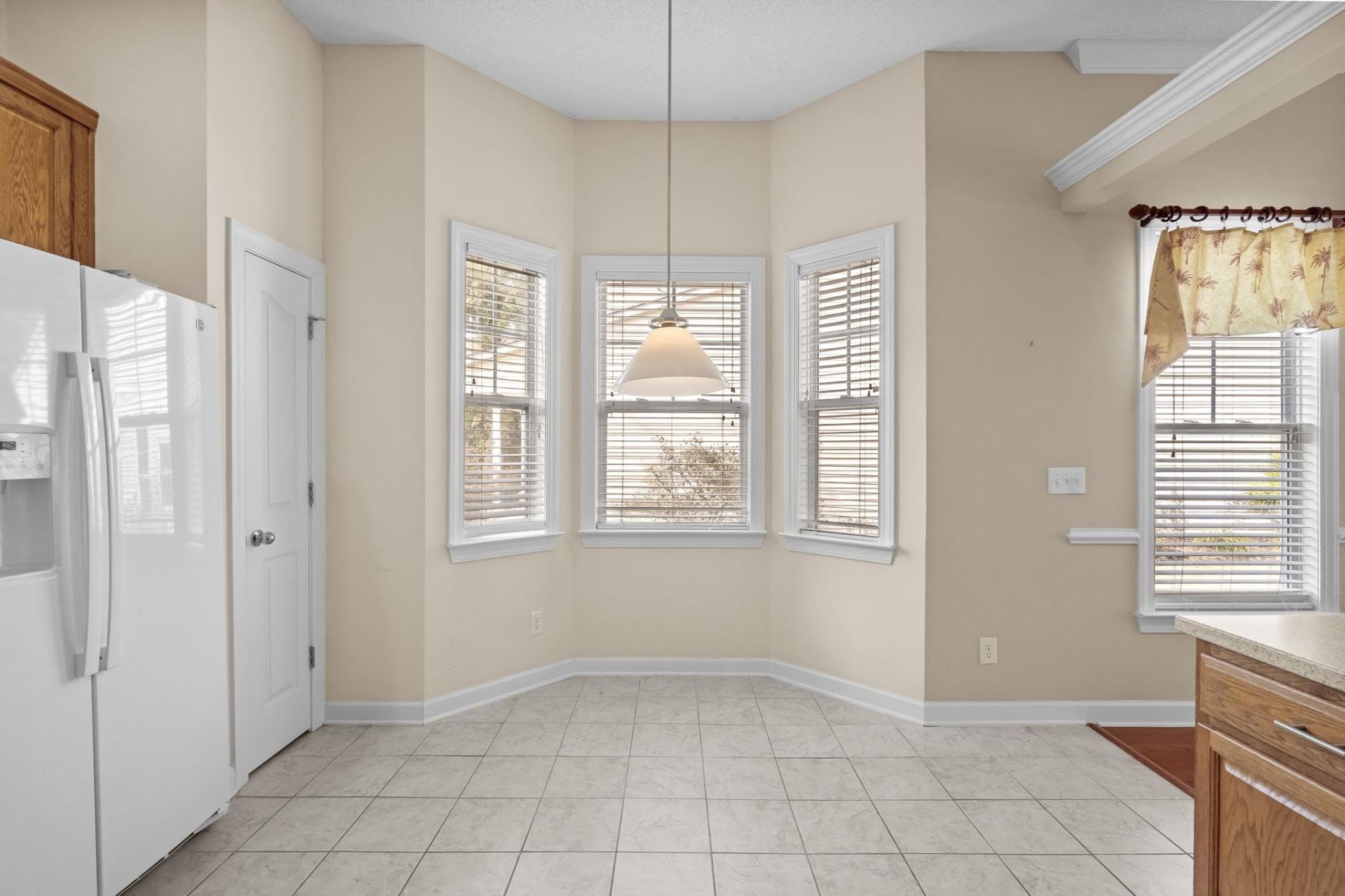 242 Barony Pl. Photo 9