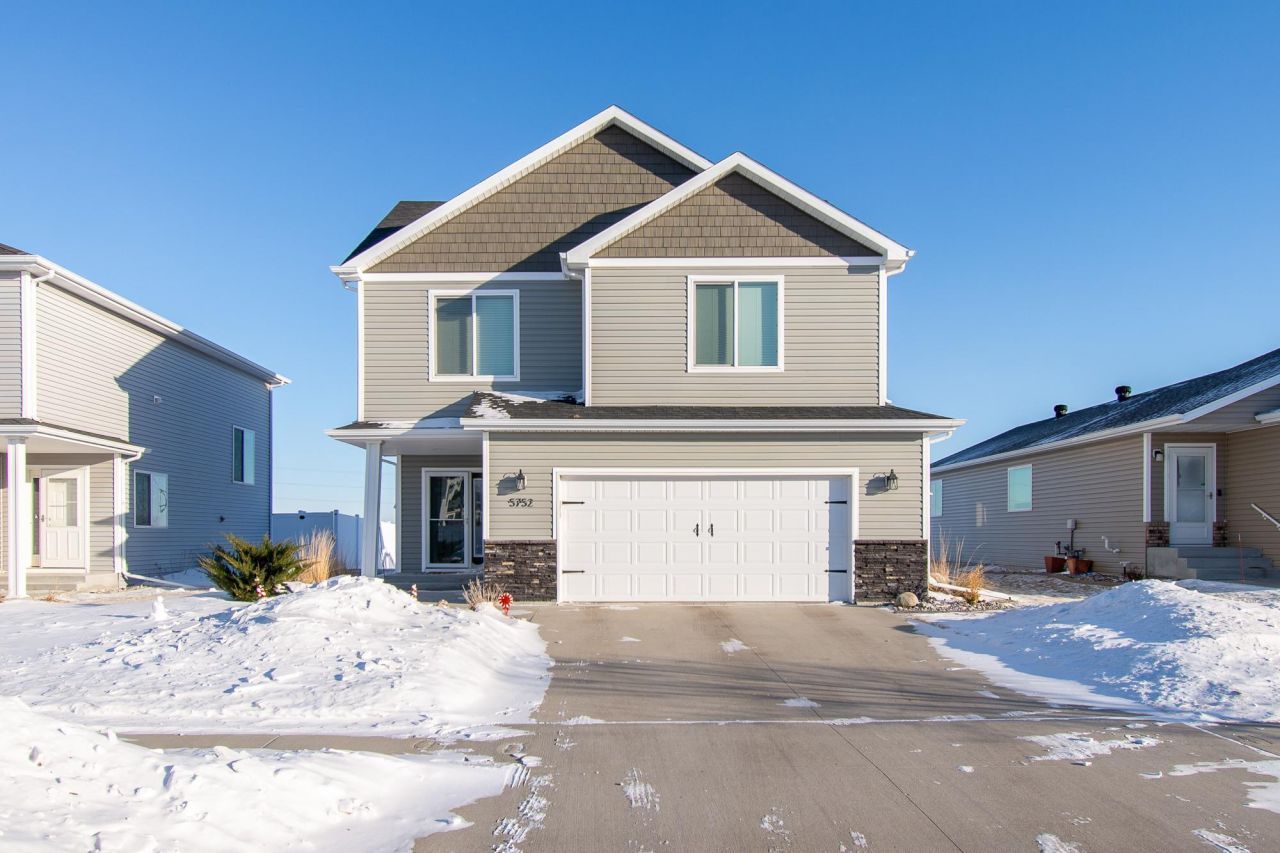 5752 58th Street S, Fargo, ND 58104 Main Photo