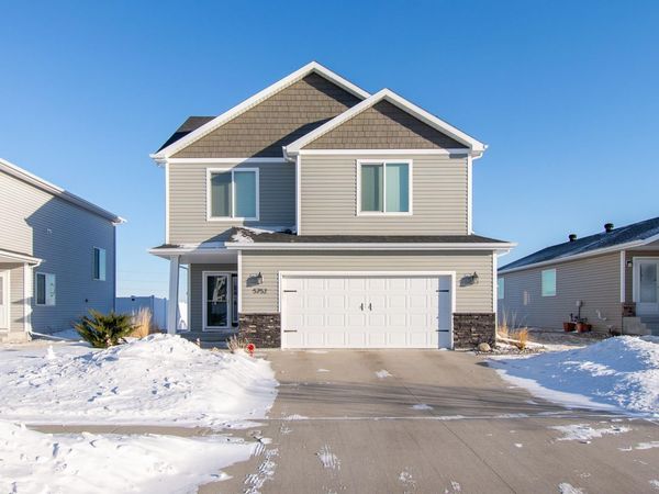 5752 58th Street S, Fargo, ND 58104