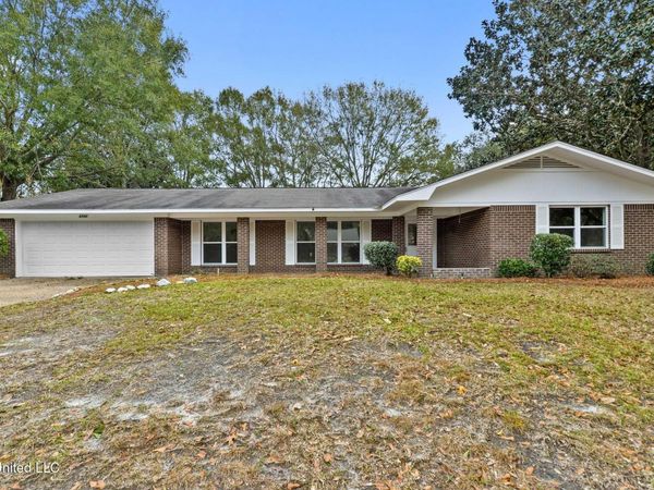 6104 Gruich Circle, Ocean Springs, MS 39564