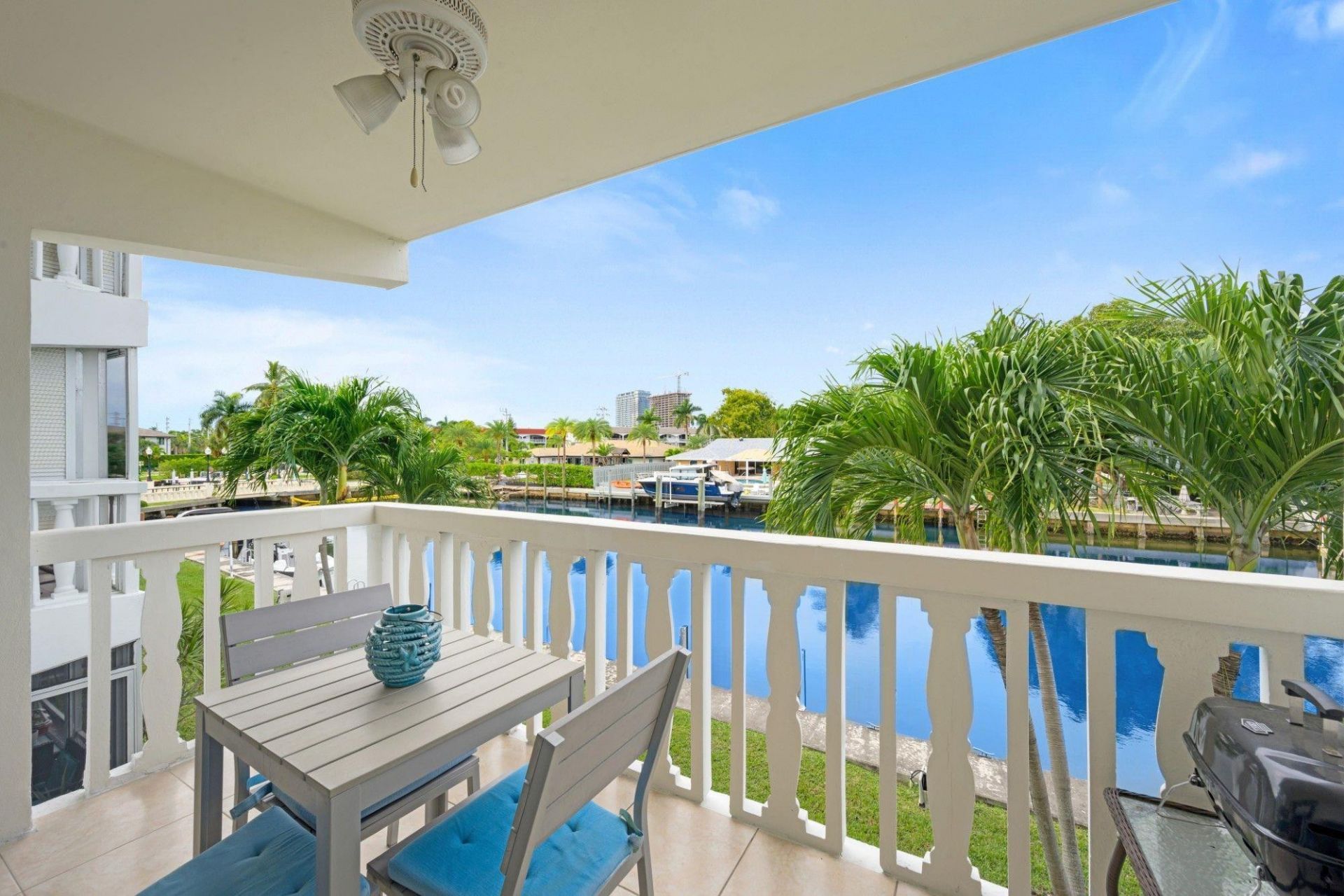 470 Paradise Isle Boulevard, Unit 206, Hallandale Beach, FL 33009 Photo