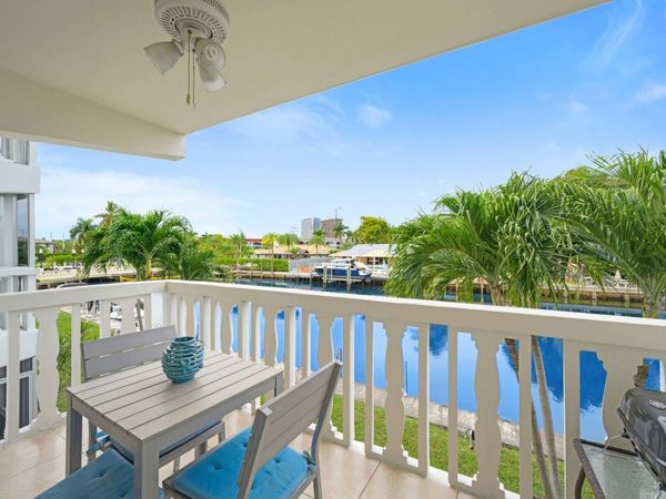 470 Paradise Isle Blvd, Unit 206, Hallandale Beach, FL 33009