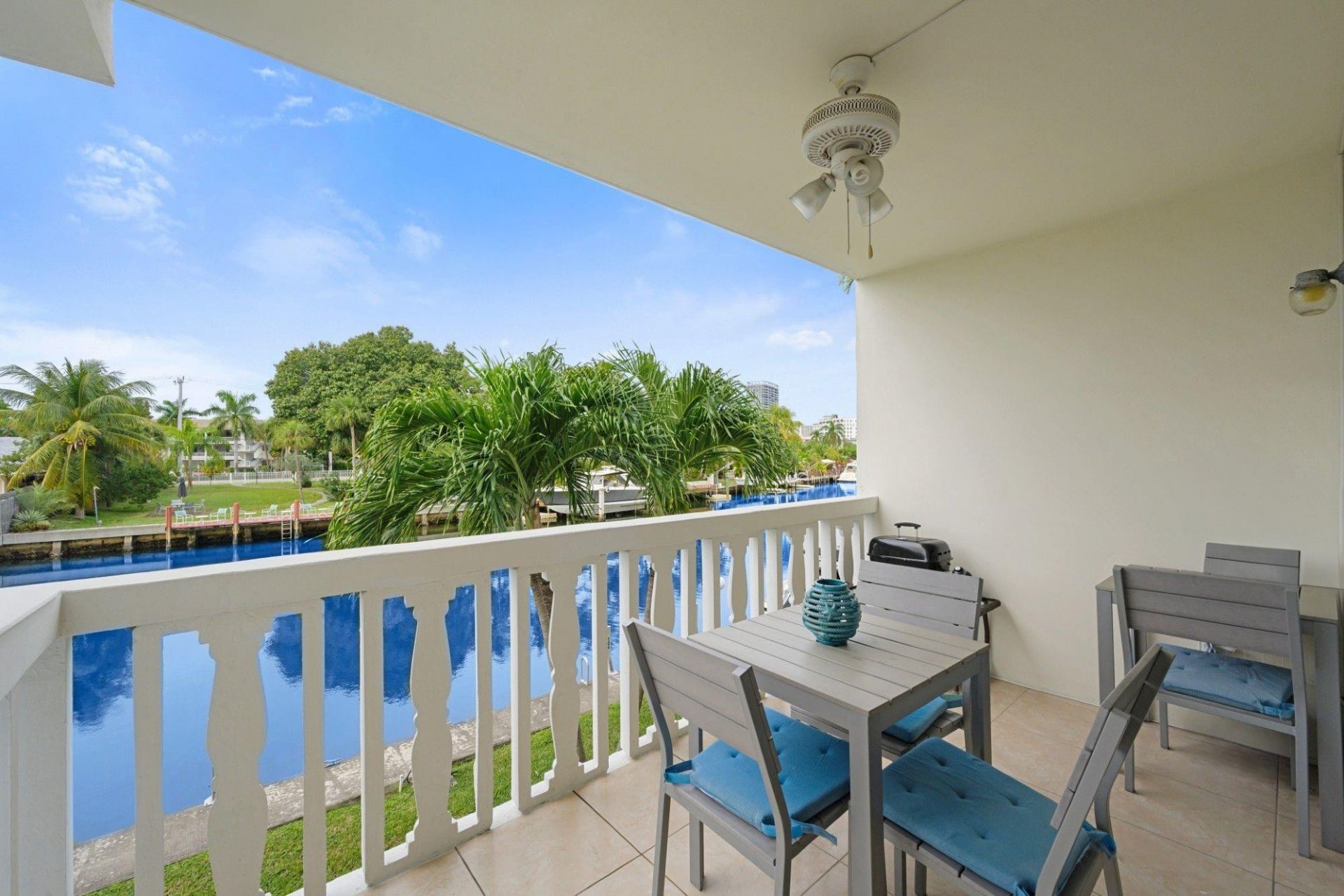 470 Paradise Isle Boulevard, Unit 206, Hallandale Beach, FL 33009 Photo