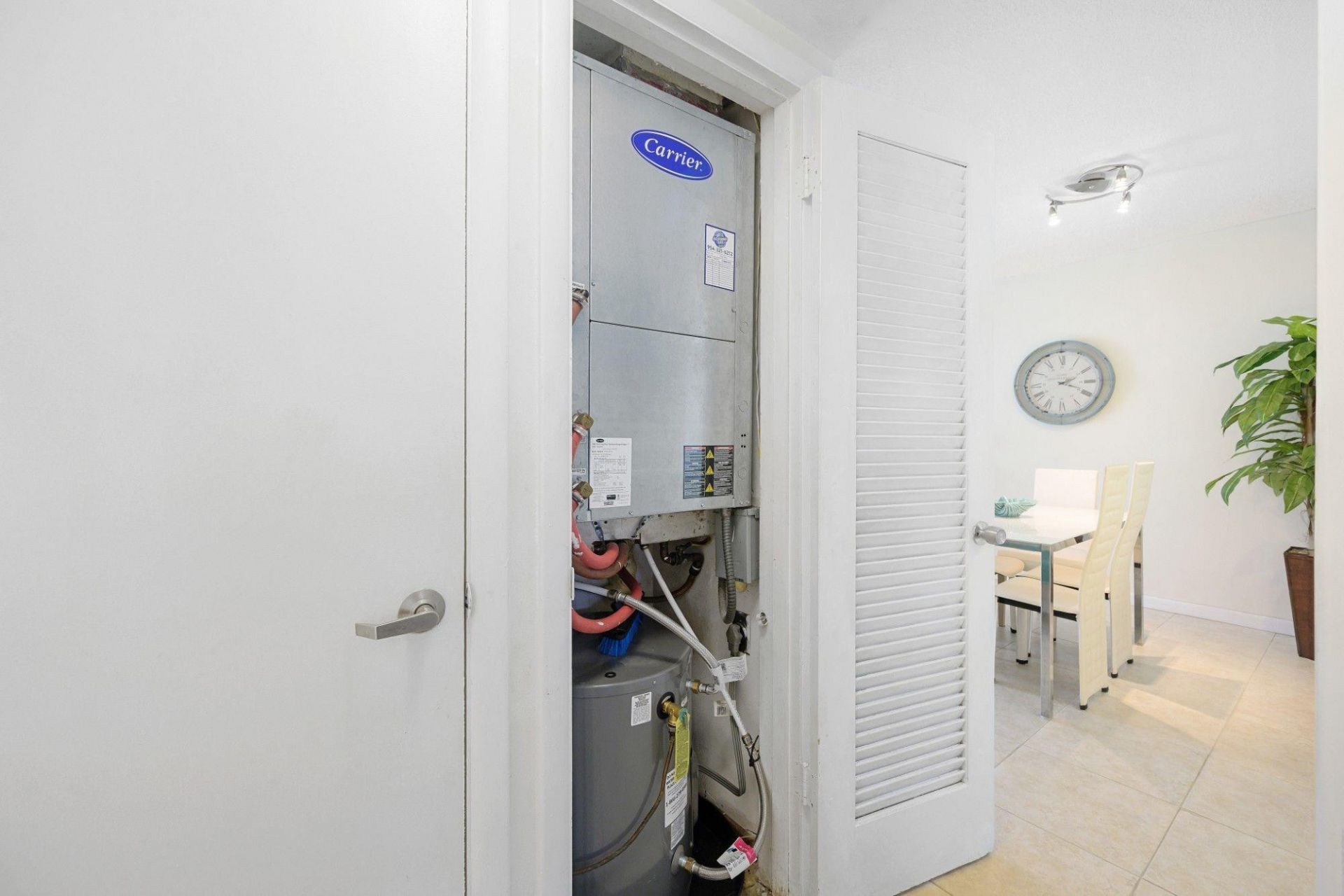 470 Paradise Isle Boulevard, Unit 206, Hallandale Beach, FL 33009 Photo