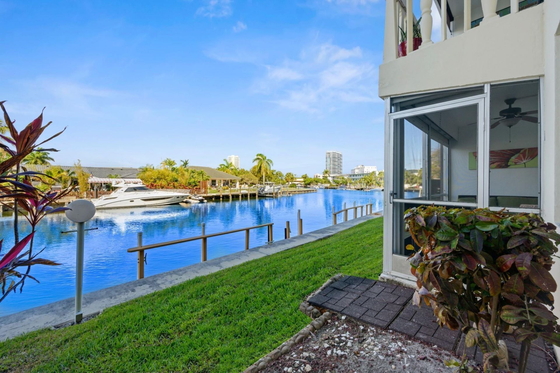 470 Paradise Isle Boulevard, Unit 206, Hallandale Beach, FL 33009 Photo