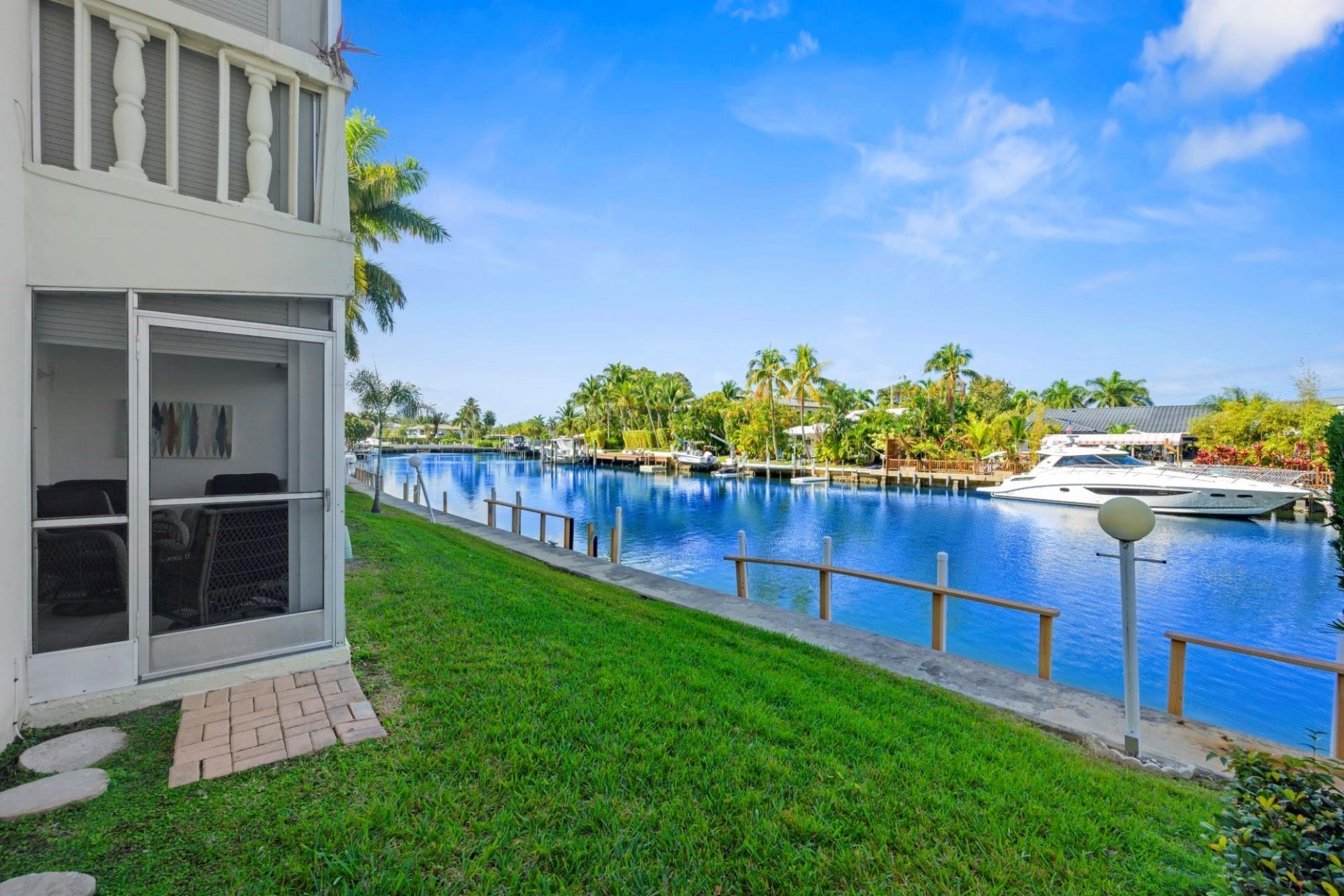 470 Paradise Isle Boulevard, Unit 206, Hallandale Beach, FL 33009 Photo