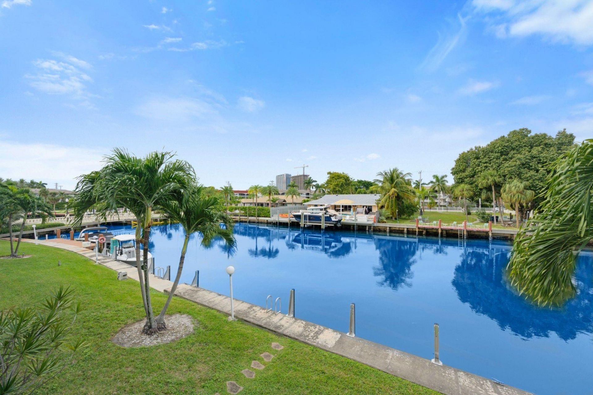 470 Paradise Isle Boulevard, Unit 206, Hallandale Beach, FL 33009 Photo