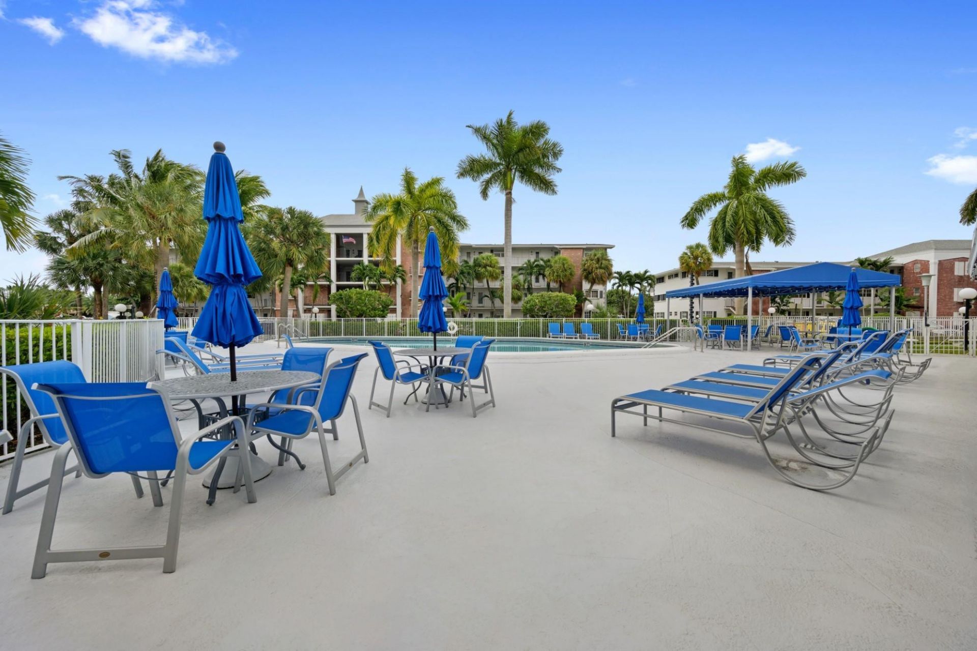 470 Paradise Isle Boulevard, Unit 206, Hallandale Beach, FL 33009 Photo